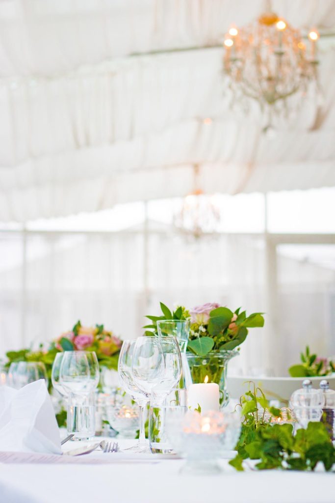Catering bröllop bord och blommor